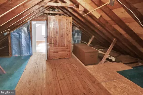 Entry Way - 513 Harding Ave, Reading, PA 19607 photo 5 of 6