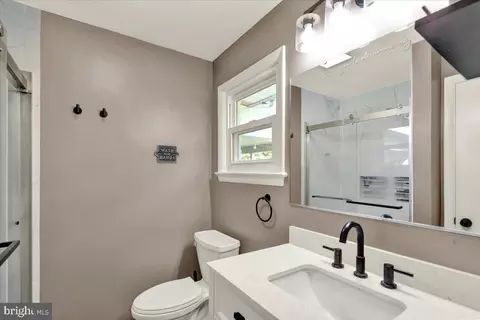 Bath - 325 Faust Rd, Reading, PA 19608 photo 4 of 6