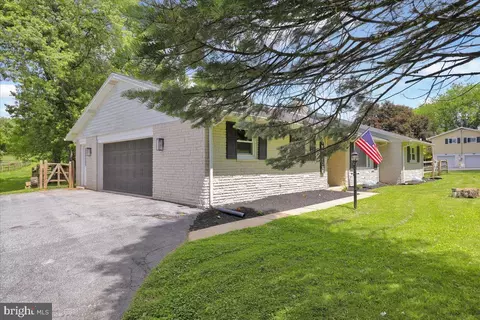 Exterior - 325 Faust Rd, Reading, PA 19608 photo 4 of 8