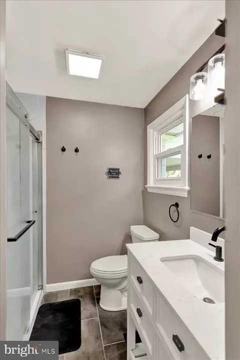 Bath - 325 Faust Rd, Reading, PA 19608 photo 3 of 6