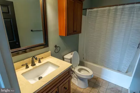 Bath - 111 Canberra Ct, Reading, PA 19608 photo 2 of 3