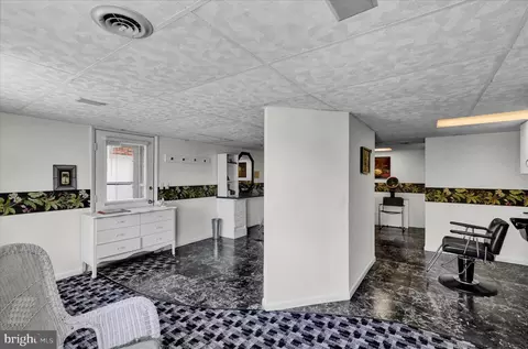 Entry Way - 1620 Commonwealth Blvd, Reading, PA 19607 photo 5 of 6