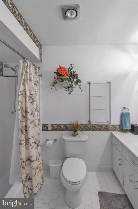 Bath - 1620 Commonwealth Blvd, Reading, PA 19607 photo 4 of 4