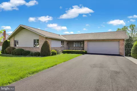 Exterior - 1620 Commonwealth Blvd, Reading, PA 19607 photo 3 of 10