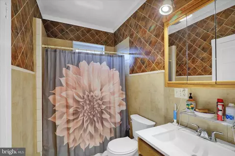 Entry Way - 12 Intervilla Ave, Reading, PA 19609 photo 4 of 6