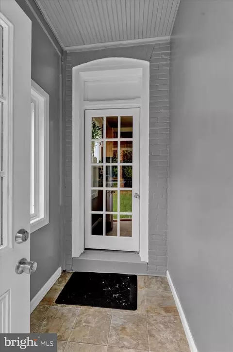 Entry Way - 12 Intervilla Ave, Reading, PA 19609 photo 6 of 6