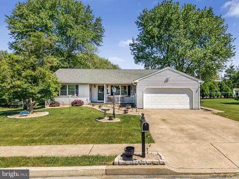 527 Hamsher Ave, Topton, PA 19562