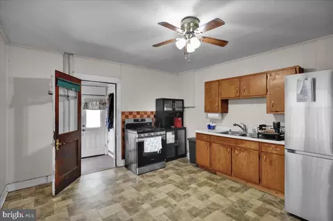 Entry Way - 3418 Penn, Sinking Spring, PA 19608 photo 3 of 4