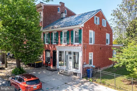 145 W High St, Womelsdorf, PA 19567