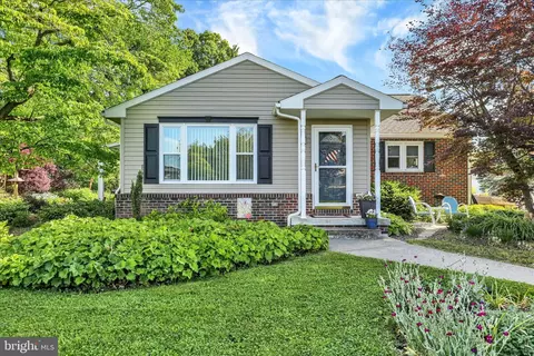 41 W College Ave, Wernersville, PA 19565