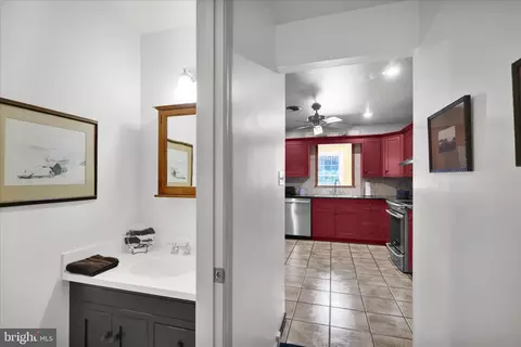 Entry Way - 313 Parkview Rd, Reading, PA 19606 photo 2 of 4