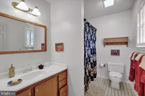 Bath - 313 Parkview Rd, Reading, PA 19606 photo 2 of 2