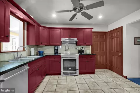 Kitchen - 313 Parkview Rd, Reading, PA 19606 photo 2 of 2