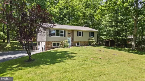 129 Beechwood Dr, Birdsboro, PA 19508