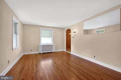 Living - 1427 Lacrosse Ave, Reading, PA 19607 photo 2 of 2