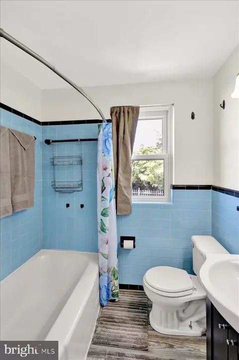 Bath - 418 Egle Rd, Reading, PA 19601 photo 3 of 3