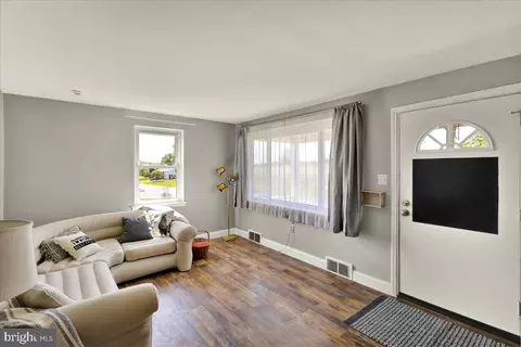 Entry Way - 418 Egle Rd, Reading, PA 19601 photo 1 of 4