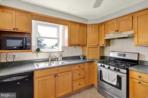 Kitchen - 418 Egle Rd, Reading, PA 19601 photo 1 of 3
