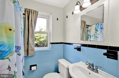 Bath - 418 Egle Rd, Reading, PA 19601 photo 1 of 3