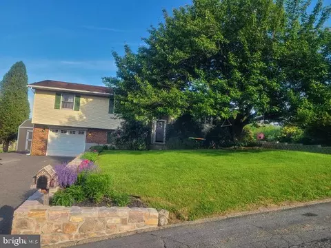 46 Popodickon Dr, Boyertown, PA 19512