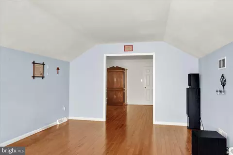 Entry Way - 512 Thomas Pl, Reading, PA 19608 photo 3 of 3