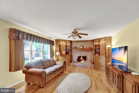 Living - 512 Thomas Pl, Reading, PA 19608 photo 1 of 1