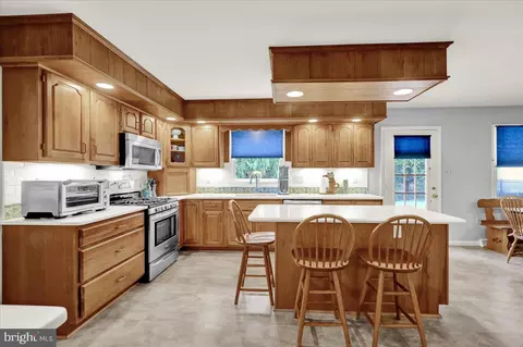 Kitchen - 512 Thomas Pl, Reading, PA 19608 photo 2 of 5