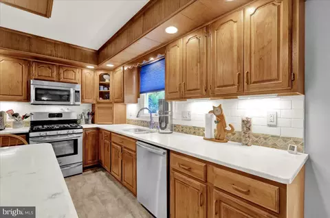 Kitchen - 512 Thomas Pl, Reading, PA 19608 photo 4 of 5