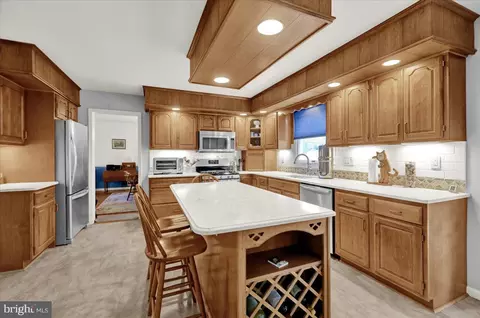 Kitchen - 512 Thomas Pl, Reading, PA 19608 photo 3 of 5