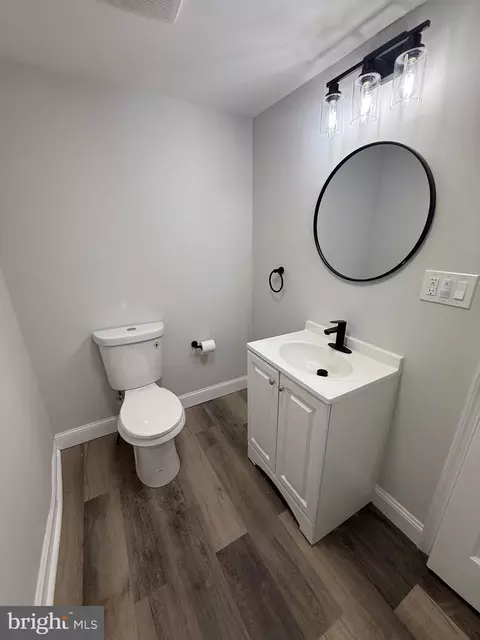 Bath - 535 Moss St, Reading, PA 19604 photo 1 of 2
