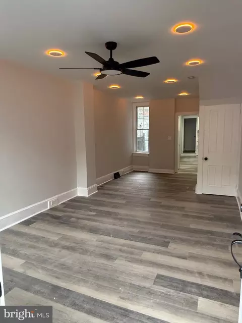 Living - 535 Moss St, Reading, PA 19604 photo 1 of 2