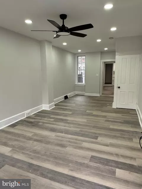 Living - 535 Moss St, Reading, PA 19604 photo 2 of 2