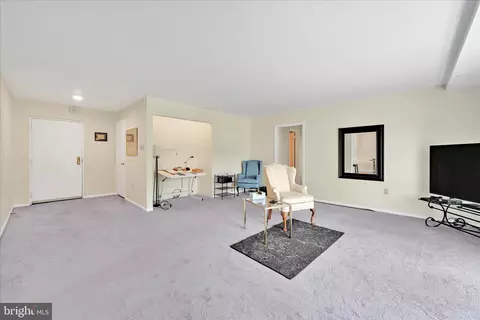 Living - 1375 Pershing Blvd #608, Reading, PA 19607 photo 1 of 2