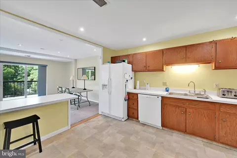 Kitchen - 1375 Pershing Blvd #608, Reading, PA 19607 photo 3 of 4