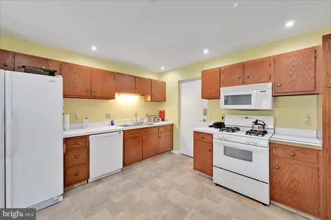 Kitchen - 1375 Pershing Blvd #608, Reading, PA 19607 photo 2 of 4