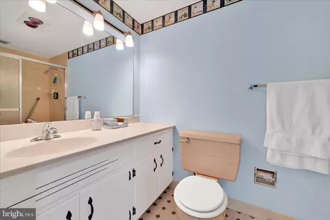 Bath - 1375 Pershing Blvd #608, Reading, PA 19607 photo 1 of 2