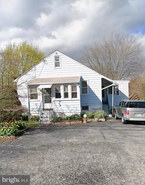 1137 E Main St, Douglassville, PA 19518