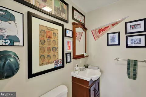 Bath - 307 Summit Ave, Reading, PA 19607 photo 1 of 2