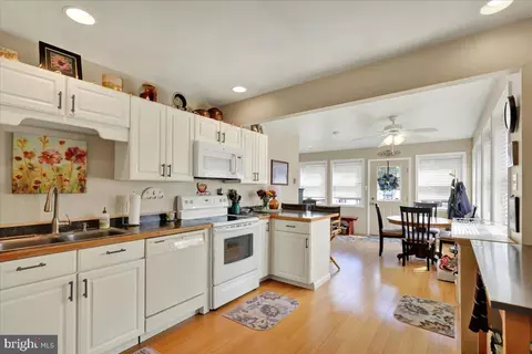 Kitchen - 307 Summit Ave, Reading, PA 19607 photo 3 of 4