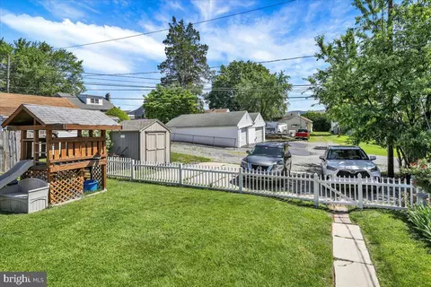 Exterior - 307 Summit Ave, Reading, PA 19607 photo 4 of 6