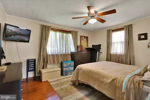 Bedroom - 307 Summit Ave, Reading, PA 19607 photo 3 of 4