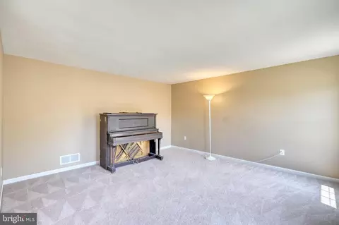 Living - 221 Longview Dr, Reading, PA 19608 photo 2 of 5