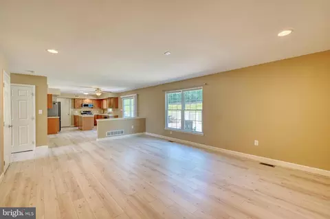 Living - 221 Longview Dr, Reading, PA 19608 photo 4 of 5