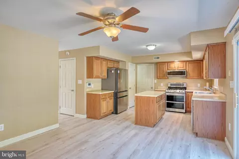 Entry Way - 221 Longview Dr, Reading, PA 19608 photo 3 of 5