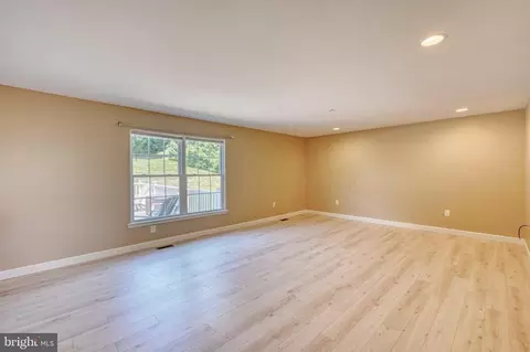 Living - 221 Longview Dr, Reading, PA 19608 photo 5 of 5