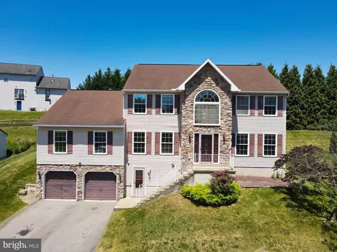 Exterior - 221 Longview Dr, Reading, PA 19608 photo 3 of 8