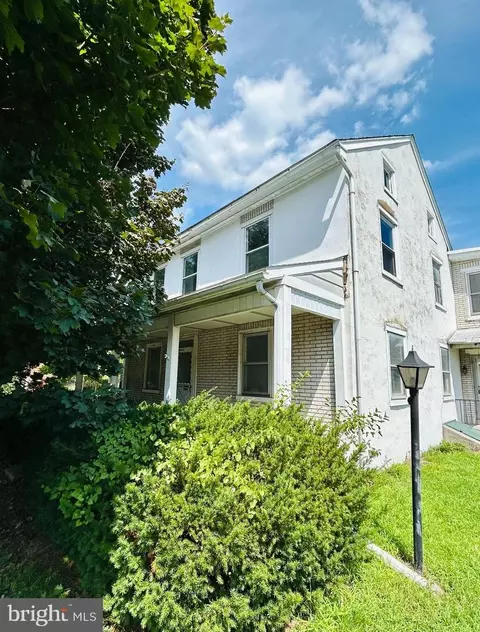 120 S Kemp St, Lyon Station, PA 19536