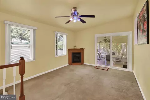 Living - 702 Frederick St, Reading, PA 19607 photo 5 of 7