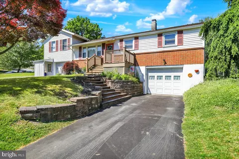 Exterior - 702 Frederick St, Reading, PA 19607 photo 5 of 6