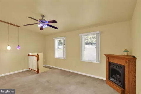Living - 702 Frederick St, Reading, PA 19607 photo 6 of 7